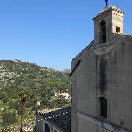 Πανσιόν Domus Hyblea 3*